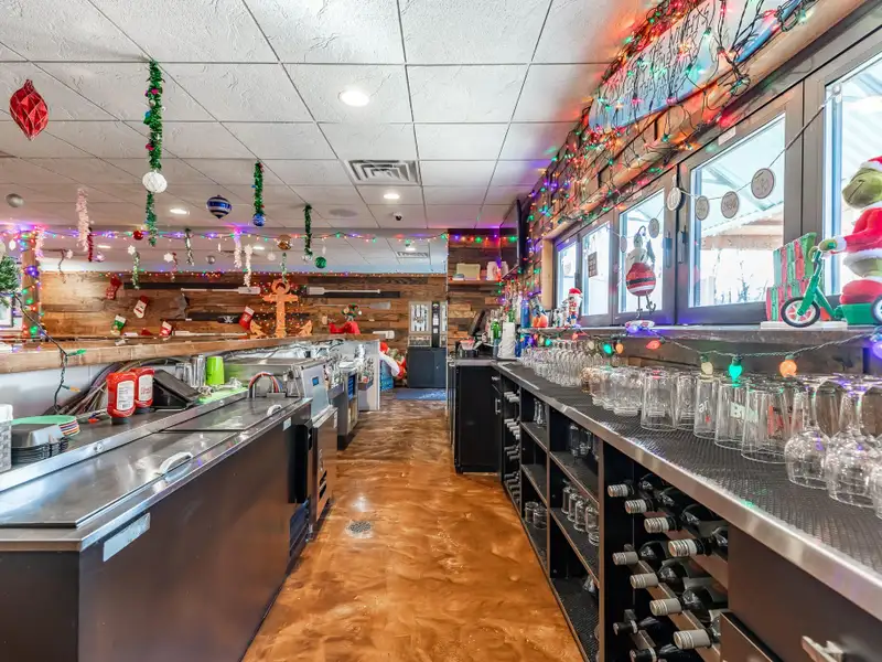 Renovated Commercial Building with Land for Sale in Central Location, Ideal for Restaurant