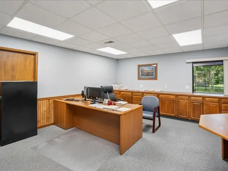 Flexible One-story Office Building Near Downtown Des Moines with Ample Parking