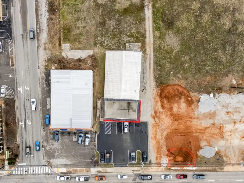 Commercial Building in High Traffic Area Near I-40 Exit 287 - 3657 Sq Ft