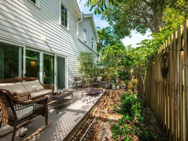Mixed-use Compound with Residential and Commercial Units in Key West, Built 2021