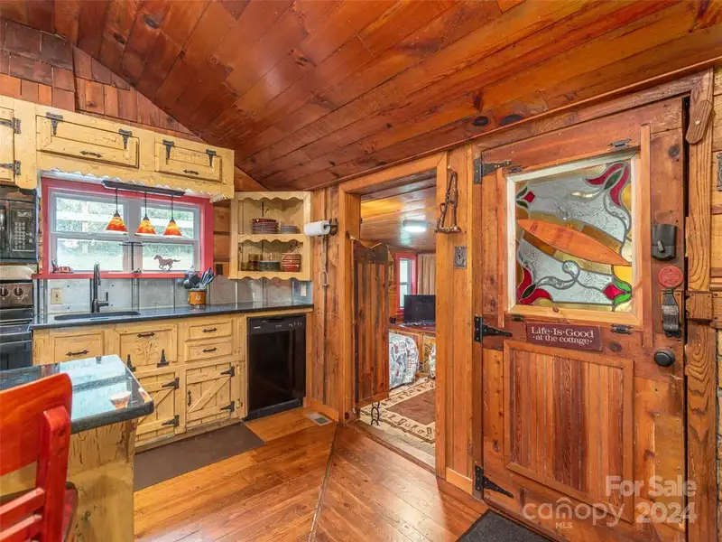 Charming Cottage and Barn on Expansive Mountain Retreat with Outdoor Amenities