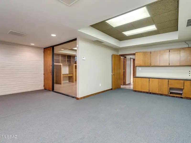 2,975 Sqft Office Space for Sale in Prime Broadway and Wilmot Location with Parking Lot