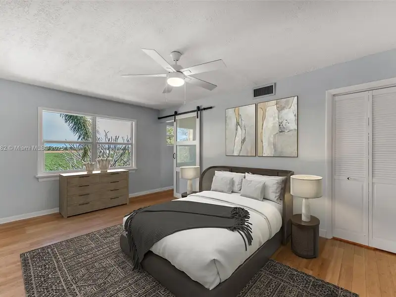 Remodeled 5-bedroom Home on 1 Acre in Redlands Near National Parks