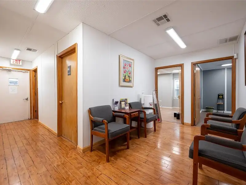 Professional Office Space for Lease in High-traffic Orlando Corridor with Ample Parking