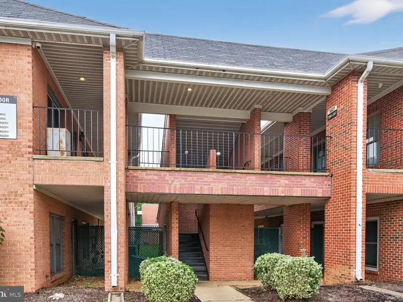 Affordable Office Suites Near Joint Base Andrews - Dual Suites with Separate Entrances