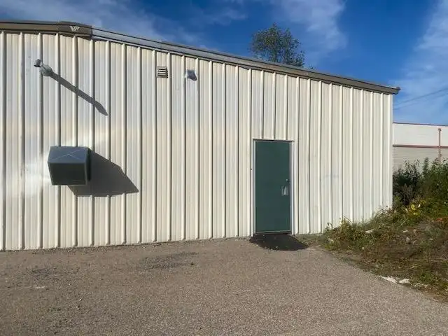 Commercial Office Space with High Traffic Exposure in Prime Location