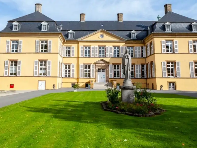 Crassenstein Castle: Historic Property in Münsterland, Ideal for Boutique Hotel or Bed & Breakfast