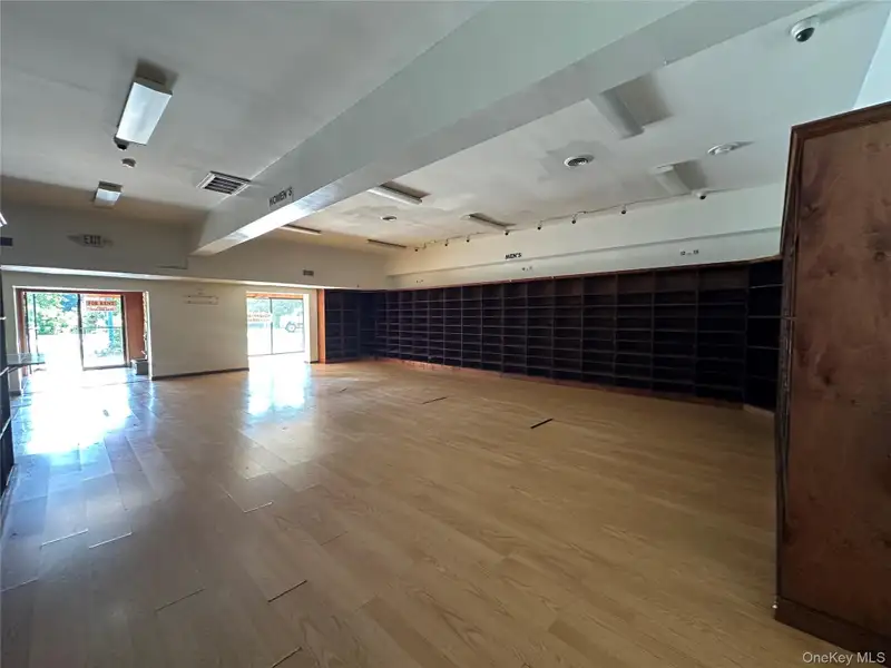 Prime Commercial Retail Space on 9w Corridor - 2,000 Sq Ft with High Visibility