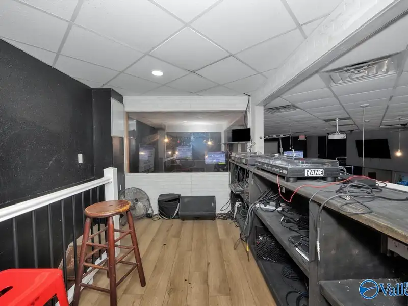Commercial Property in Mid City Huntsville - Versatile Space with Kitchen and Offices