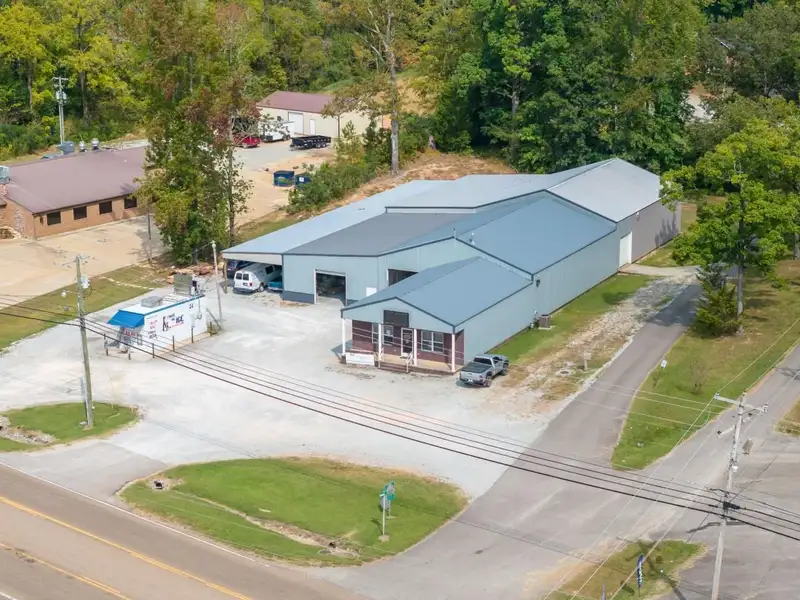 Large Commercial Building with Highway Frontage in Parsons, Tn - 15,000+ Sq Ft