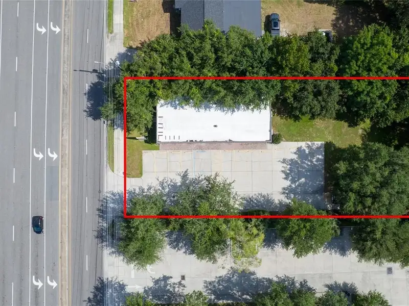 Professional Office Space for Lease in High-traffic Orlando Corridor with Ample Parking