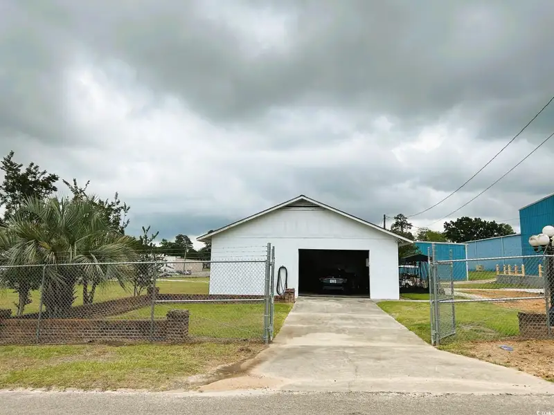 Commercial Property with Office and Warehouse on 1.5 Acres in Andrews, Sc