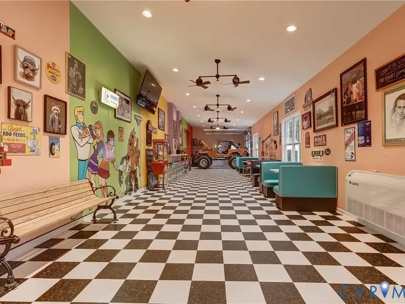 Renovated Commercial Building with 3 Businesses in Prime Montross Location