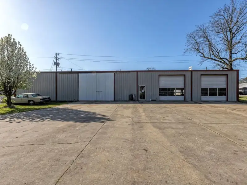 Profitable Auto Glass Repair and Body Shop with Expansion Potential in Hempstead County, Arkansas