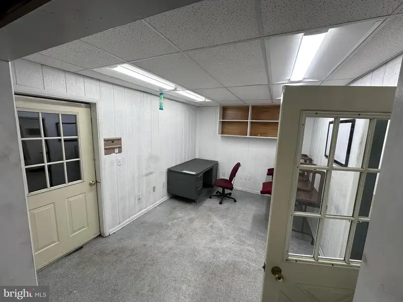 Industrial Building with 6 Bay Truck Repair Facility on 1.47 Acres Near Downtown