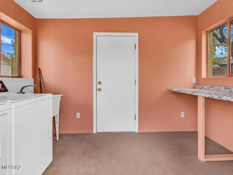 Fully Renovated Multi-family Property in Miramonte Neighborhood with 6 Apartments
