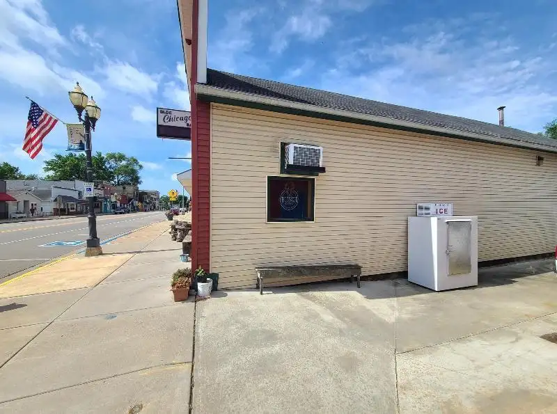 Established Bar for Sale in Downtown Pardeeville, Wi with Outdoor Seating