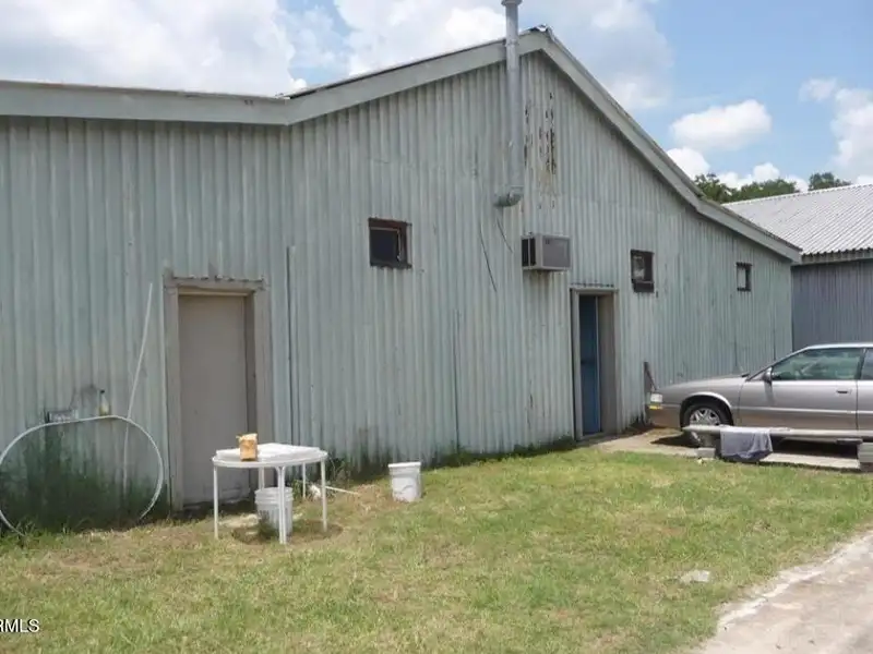 Commercial Property with Multiple Buildings in Prime Ridgeland Location