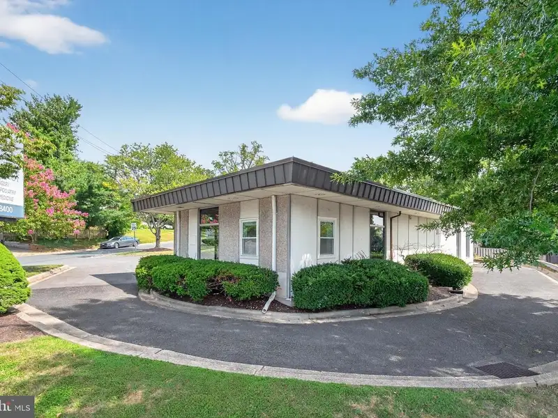 Versatile Commercial Property in Northwood Park, Ideal for Offices, Retail, or Light Industrial