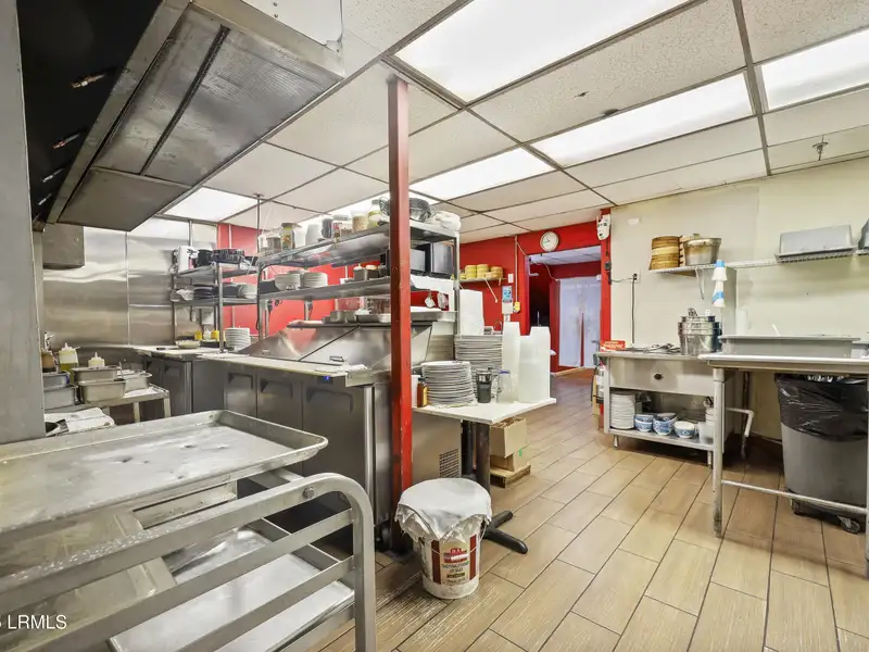 Remodeled Mid-island Restaurant with New Equipment and Outdoor Dining Area