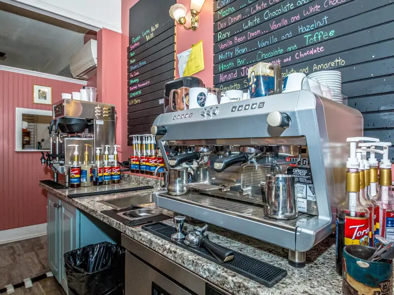 Established Coffee and Sweet Shop in Prime North Conway Village Location