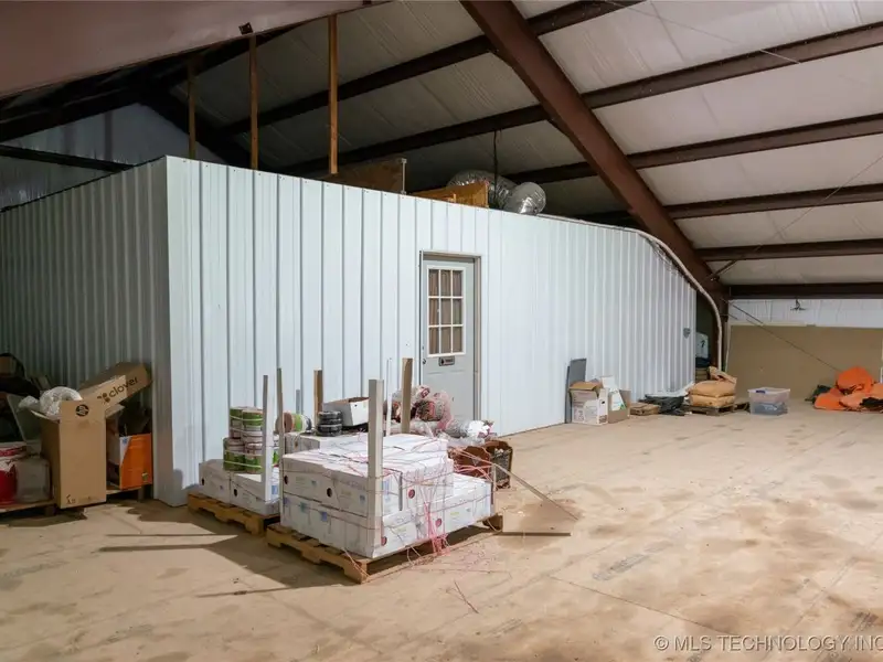 Turnkey Business Opportunity with 20-acre Site in High-traffic Location