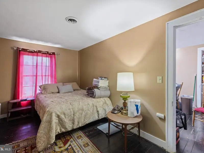 Historic Mcmechan Inn: 13-bedroom Home and Commercial Space in Moorefield, Wv