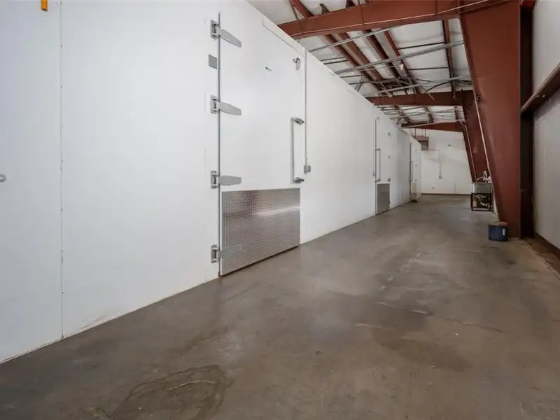 17,000 Sq Ft Versatile Industrial Facility on 402 Acres Near Oklahoma City