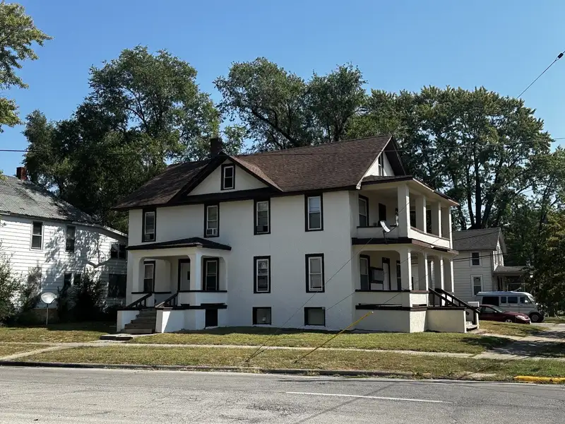 Kankakee 9-unit Rooming House with Community Kitchen and Laundry Facilities