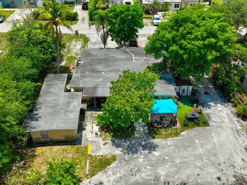 Well-maintained 6-unit Multifamily Property in South Florida with Value-add Potential