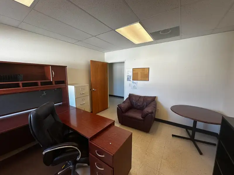 Industrial Complex with Three Buildings on 3.5 Acres Near I-70b