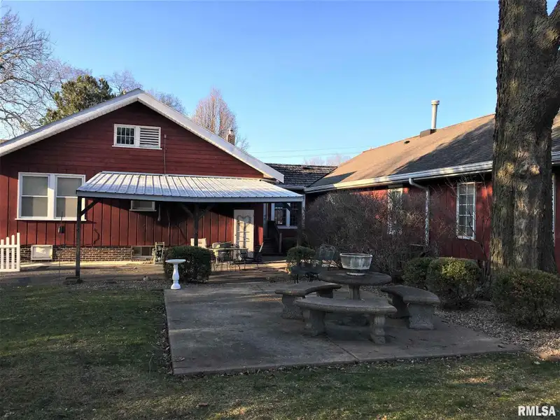 Commercial Investment Property in Pekin - Former Assisted Living Center Near Hospital Campus