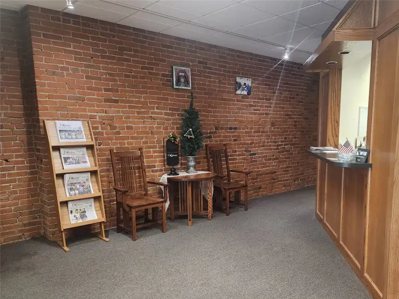 Commercial Building on Knoxville Town Square with C-4 Zoning and Office Space
