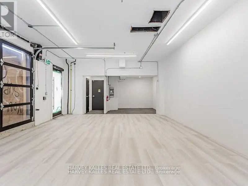 Renovated Boutique Corner Unit at Spadina & Nassau, Near Kensington Market and U of T