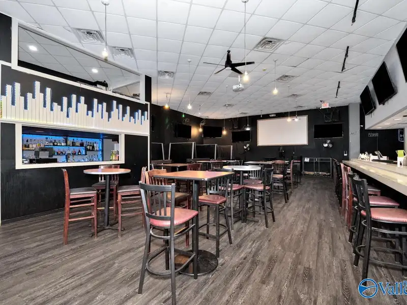 Commercial Property in Mid City Huntsville - Versatile Space with Kitchen and Offices