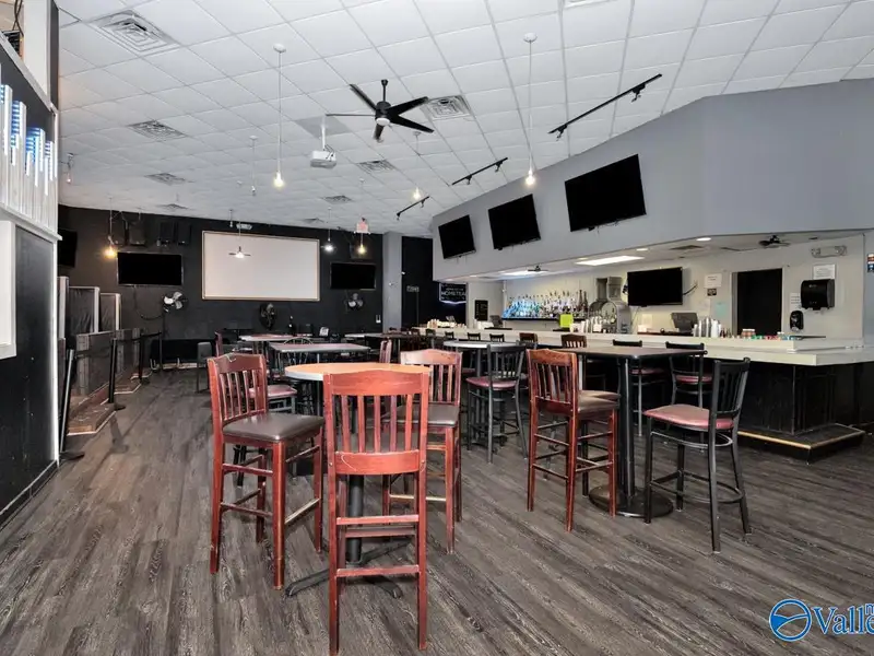 Commercial Property in Mid City Huntsville - Versatile Space with Kitchen and Offices