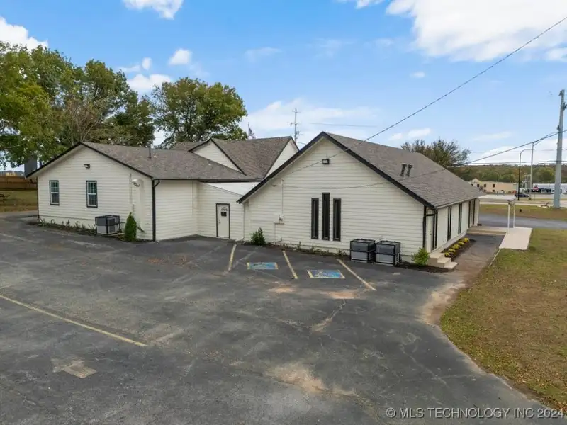 Versatile Event Center and Office Building with Conference Rooms in Prime Location
