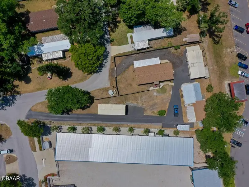 Mixed-use Property: Light Industrial and Residential Lots with Expansion Potential in Prime Location
