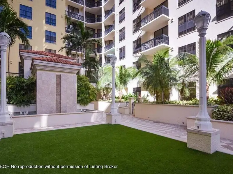 Live/work Condominium in Downtown West Palm Beach with Private Entrance and Parking