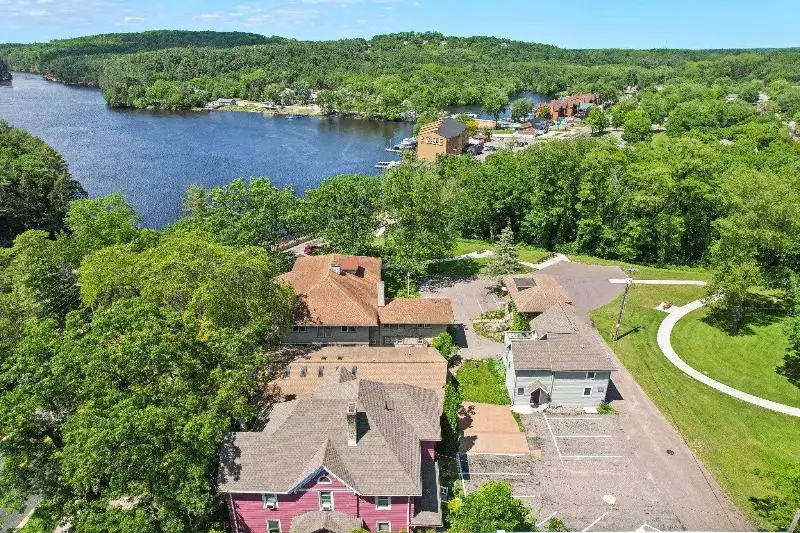 Turnkey B&b and Event Center in Wisconsin Dells with 17 Guest Suites