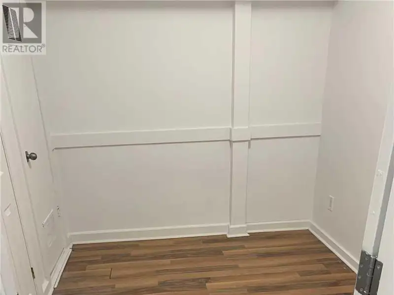 Spacious 2-bedroom Apartment with Rooftop Access in Prime St. Clair Location