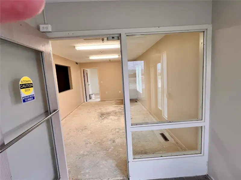 Versatile Medical Office Space with Helipad in Prime Location for Health & Wellness Professionals