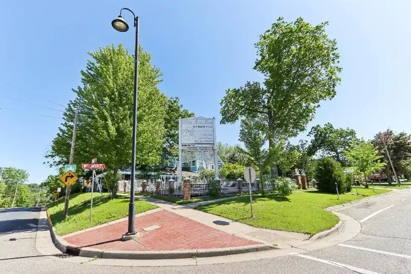 Historic Inn with Guest Suites and Motel Units in Wisconsin Dells