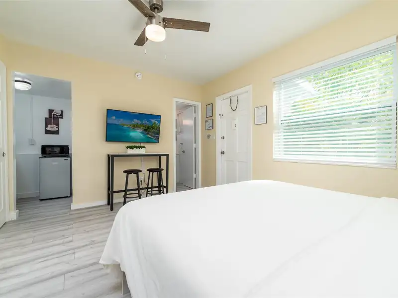 Turnkey 6-unit Airbnb Property in Prime Wilton Manors - Fully Renovated and Furnished