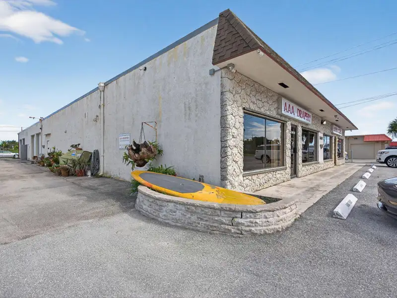 Versatile 2,700 Sf Flex/industrial Condo Units in Jupiter's Industrial Corridor