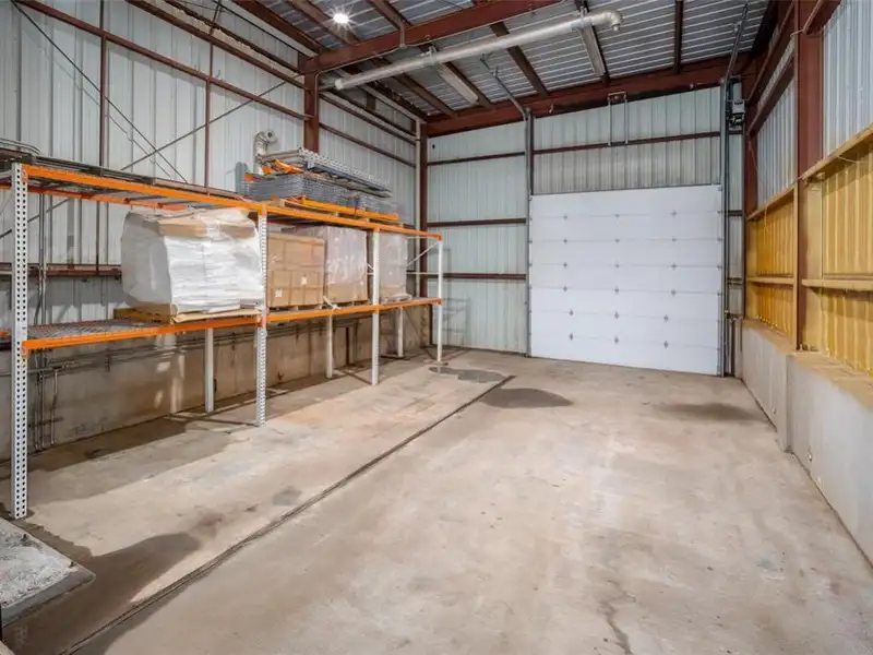 17,000 Sq Ft Versatile Industrial Facility on 402 Acres Near Oklahoma City