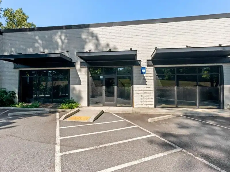 Industrial/flex Building in Prime Atlanta Location with Recent Upgrades and Parking Options