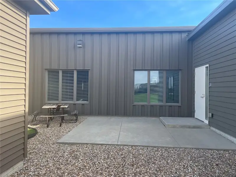 Well-maintained Office Building in Hiawatha Office Park with Ample Parking and Signage