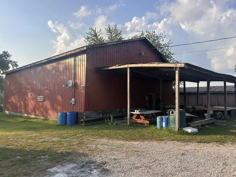 Versatile 40'x60' Auction Barn on 0.92 Acres with Commercial Potential