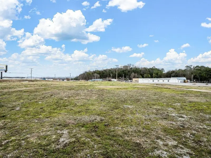 Commercial Building in High Traffic Area Near I-40 Exit 287 - 3657 Sq Ft